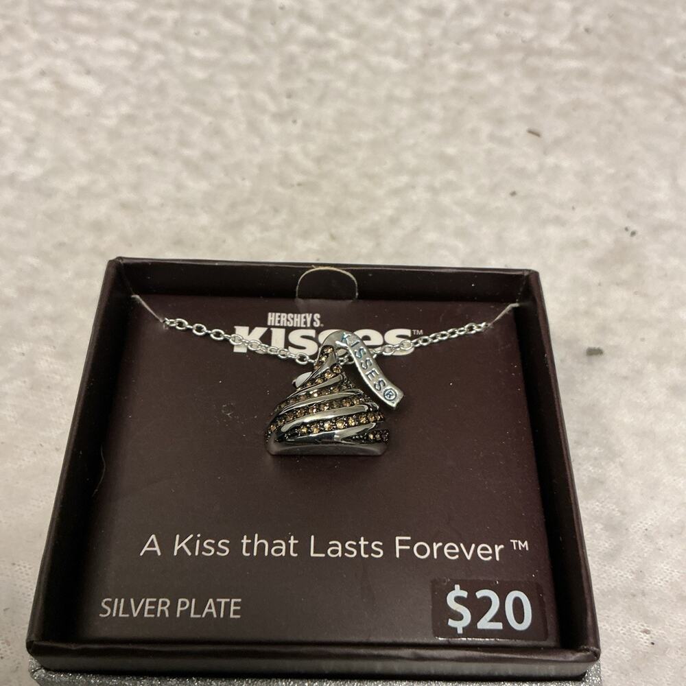 Herseys Kiss Amber Necklace NWT Diver Plated. 3596